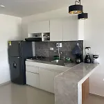 Modern & Cozy Apartment Near The Beach
